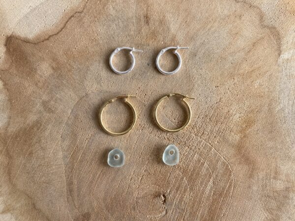 Basic seaglass oorbellen lichtblauw seaglass